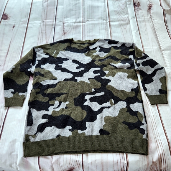 Torrid "Pullover Drop Shoulder Sweater" Green Camo Crew Neck | Women's Size 3X - Picture 5 of 10